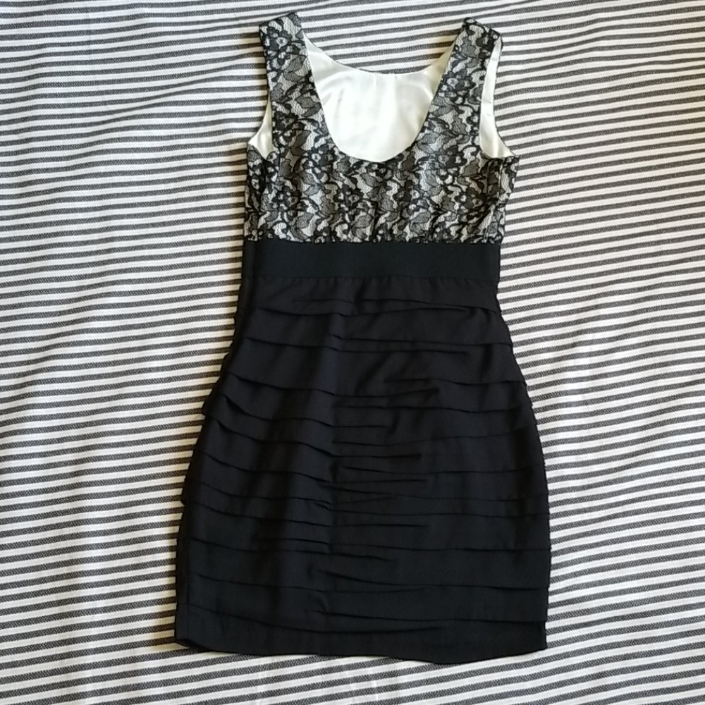 Express Dress - Picture 4 of 8